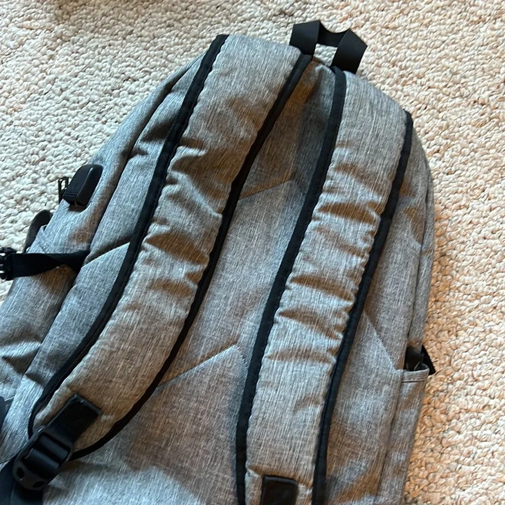 Backpack - Picture 4 of 6